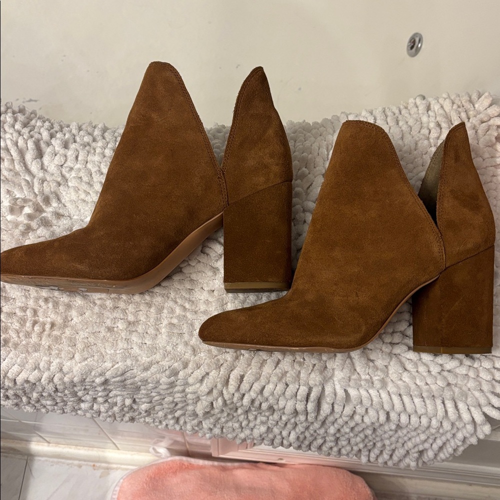 Steve Madden “rookie” suede pull on ankle bootie size 10 EUC